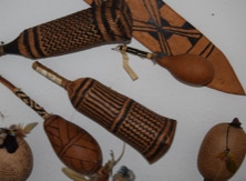 Ausstellung indigener Musikinstrumente. Studienzentrum Akademie Brasil-Europa/ISMPS.Köln. Copyright ISMPS