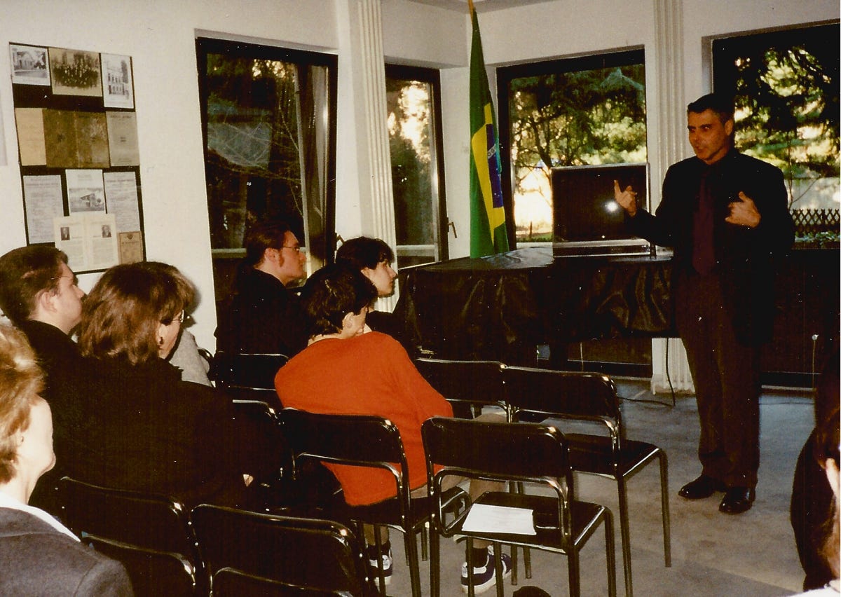 n Dr. A.A.Bispo beim Kolloquium Brasil 2001 in Köln. Copyright ISMPS