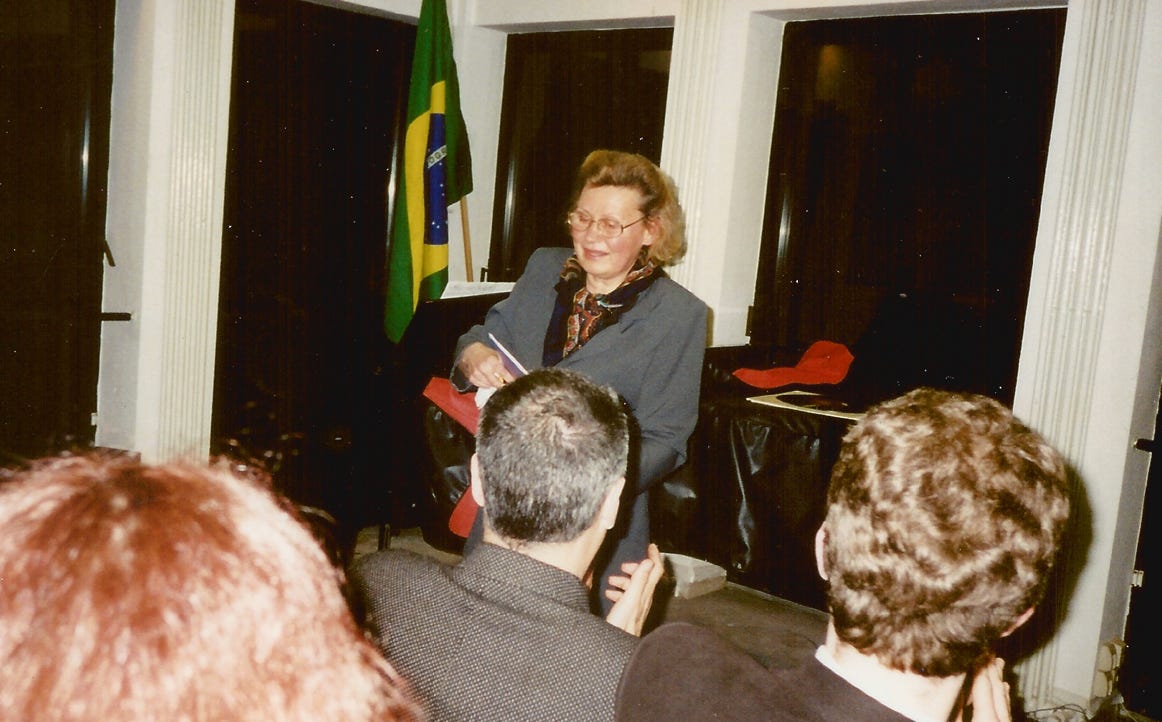 Vortrag von Natalya Suvorova beim Kolloquium Brasil 2001 des ISMPS 2001. Copyright