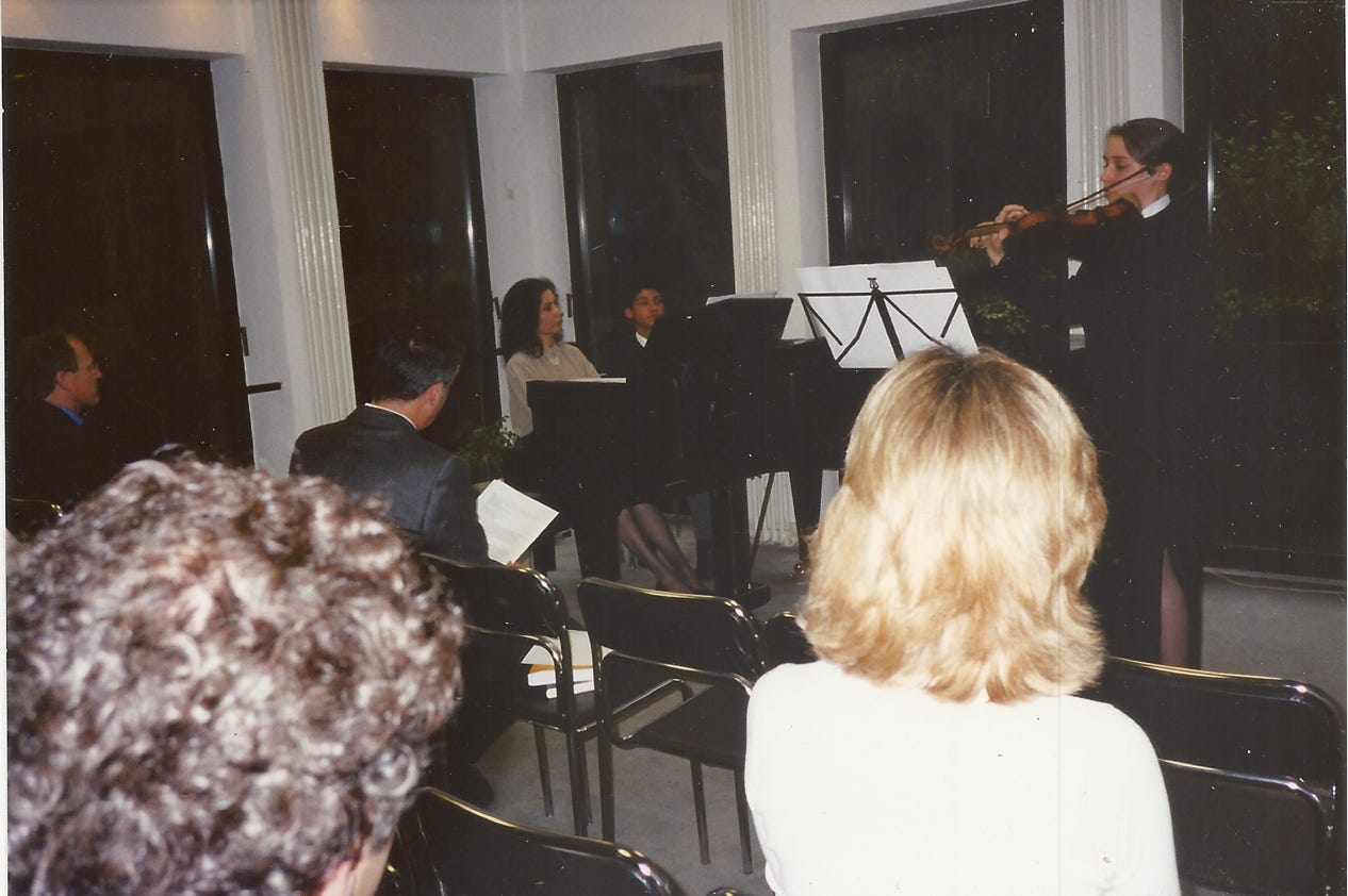 Konzert Sueli und Yasmin Heider. Kolloquium Bach-und Villa-Lobos. ISMPS 2000. Leitung A.A.Bispo. Copyrigh